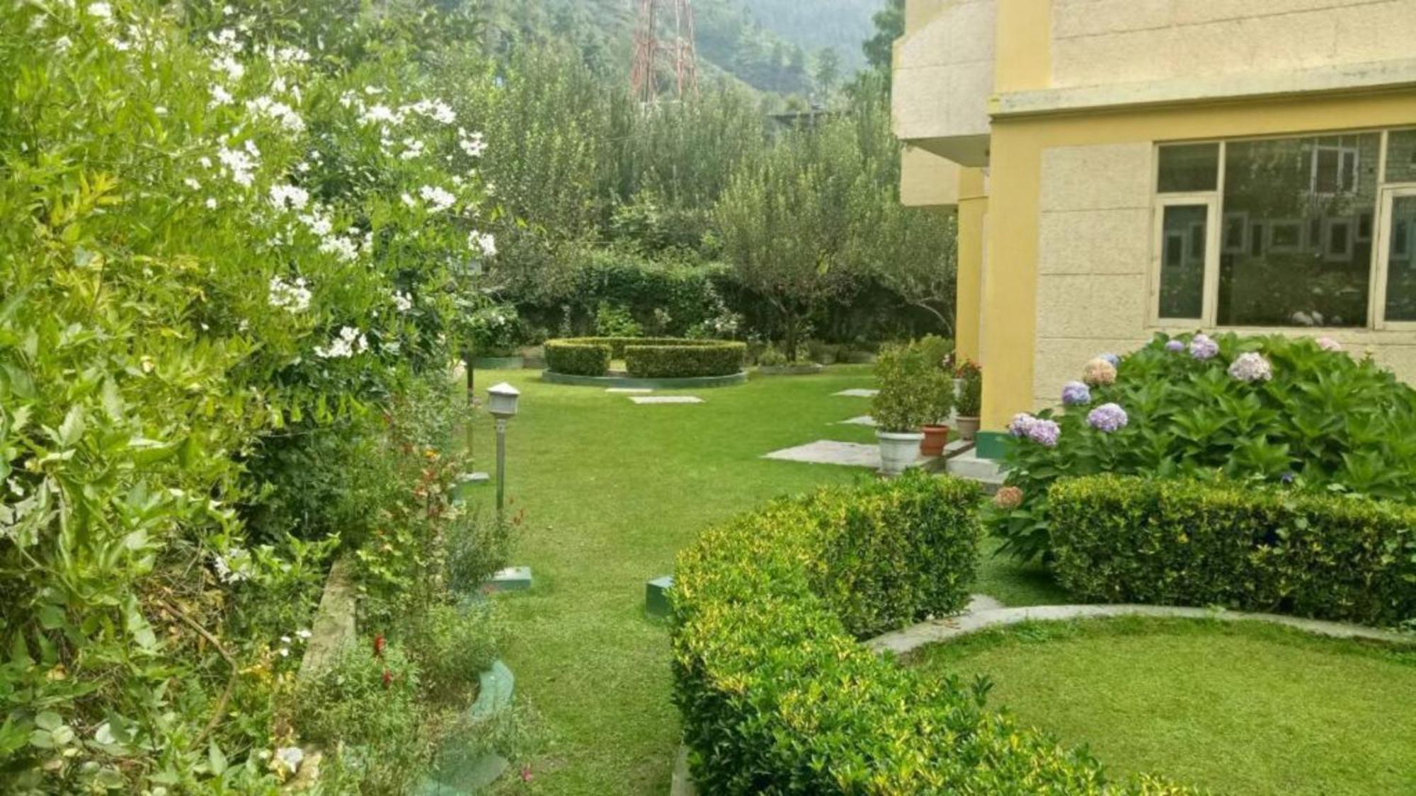 Manali Hotel Premium Park Paradise - Restaurant And Parking Facilities - Best Hotel In Manali - Manali (Himachal Pradesh), Manali